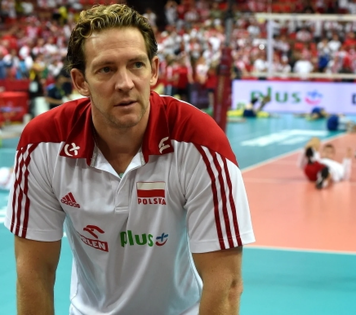 "Czasami ciężko jest określić takich ludzi jak Stephane Antiga. Jest to osoba powszechnie lubiana i człowiek, który ma taką osobowość, że jednoczy ludzi. Wiadomo, że ten złoty medal jest sukcesem wielu ludzi, także jego asystenta Phillippe Blaina" - mówił po wygranym przez Polaków finale siatkarskich mistrzostw świata trener reprezentacji kobiet Piotr Makowski. "Polski Związek Piłki Siatkowej zdecydował się zaryzykować, stawiając na ten duet i jak się okazało, wygrał" - dodał. 