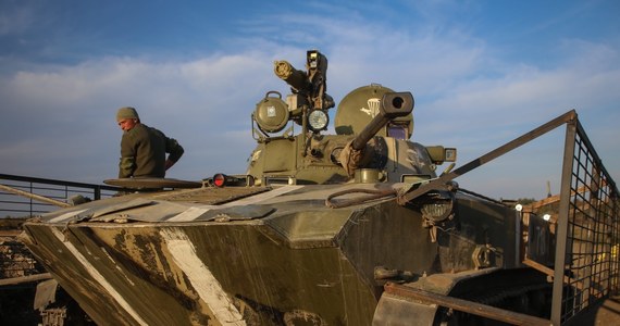 Ukraińskie siły rządowe na wschodzie kraju rozpoczynają przygotowania do wycofania się na 15 km od dotychczasowych pozycji, realizując w ten sposób zapisy memorandum z Mińska. Przewiduje ono utworzenie strefy buforowej między walczącymi stronami.