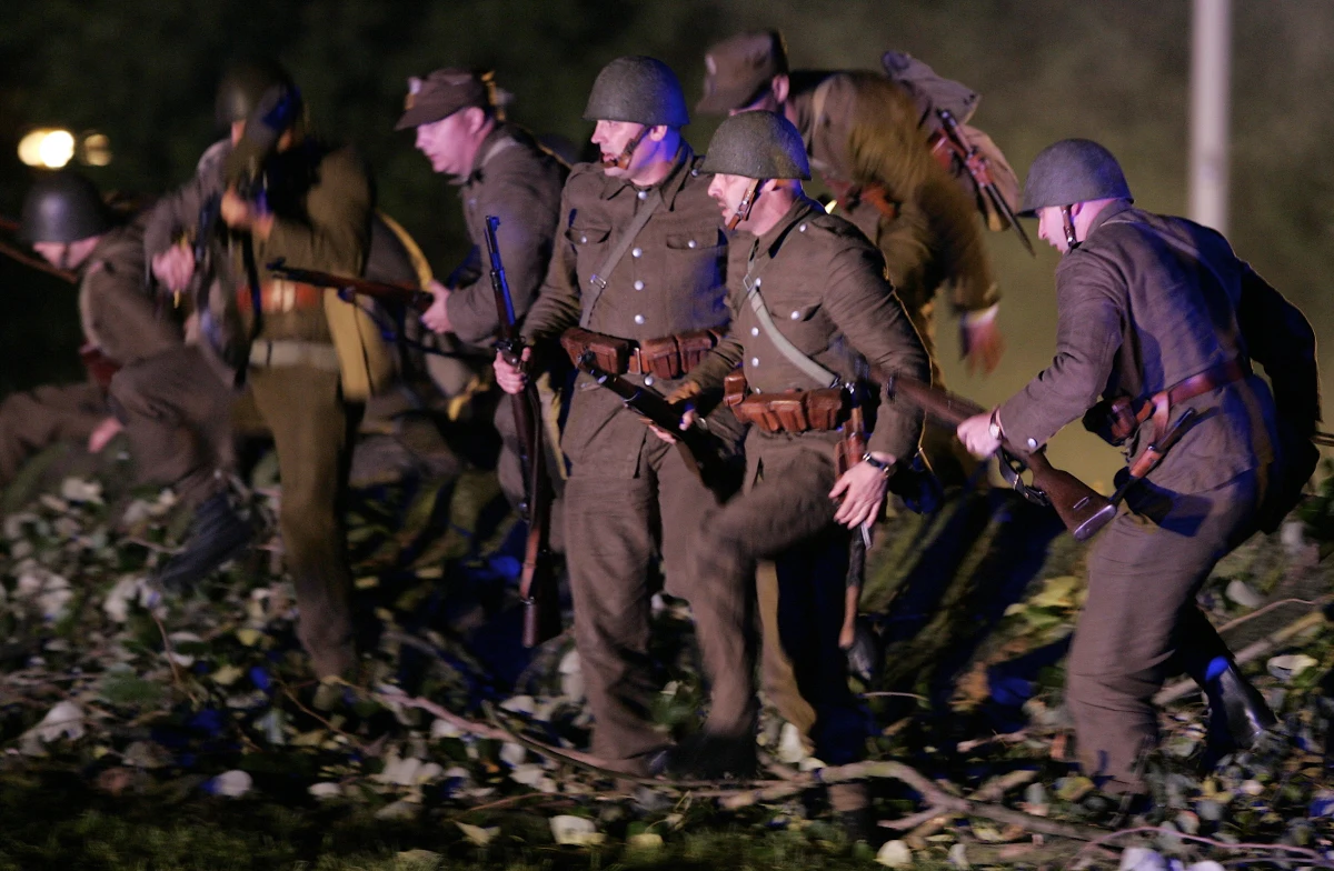 W ostatnim czasie uczestniczyłem w wielu uroczystościach upamiętniających 75. rocznicę agresji Niemiec i Związku Sowieckiego na Polskę. W czasie okolicznościowych apeli jednym tchem wymieniano najważniejsze starcia Wojska Polskiego z niemieckim Wehrmachtem, w tym bitwy nad Bzurą i pod Kockiem oraz obrony Westerplatte, Helu, Wizny, Modlina i Warszawy. Wymieniano także starcia z Armią Czerwoną, w tym szczególnie obronę Grodna oraz bitwy na Lubelszczyźnie i Wołyniu. Jednak tylko w czasie jednego z tych apeli wymieniona została obrona Lwowa. 
