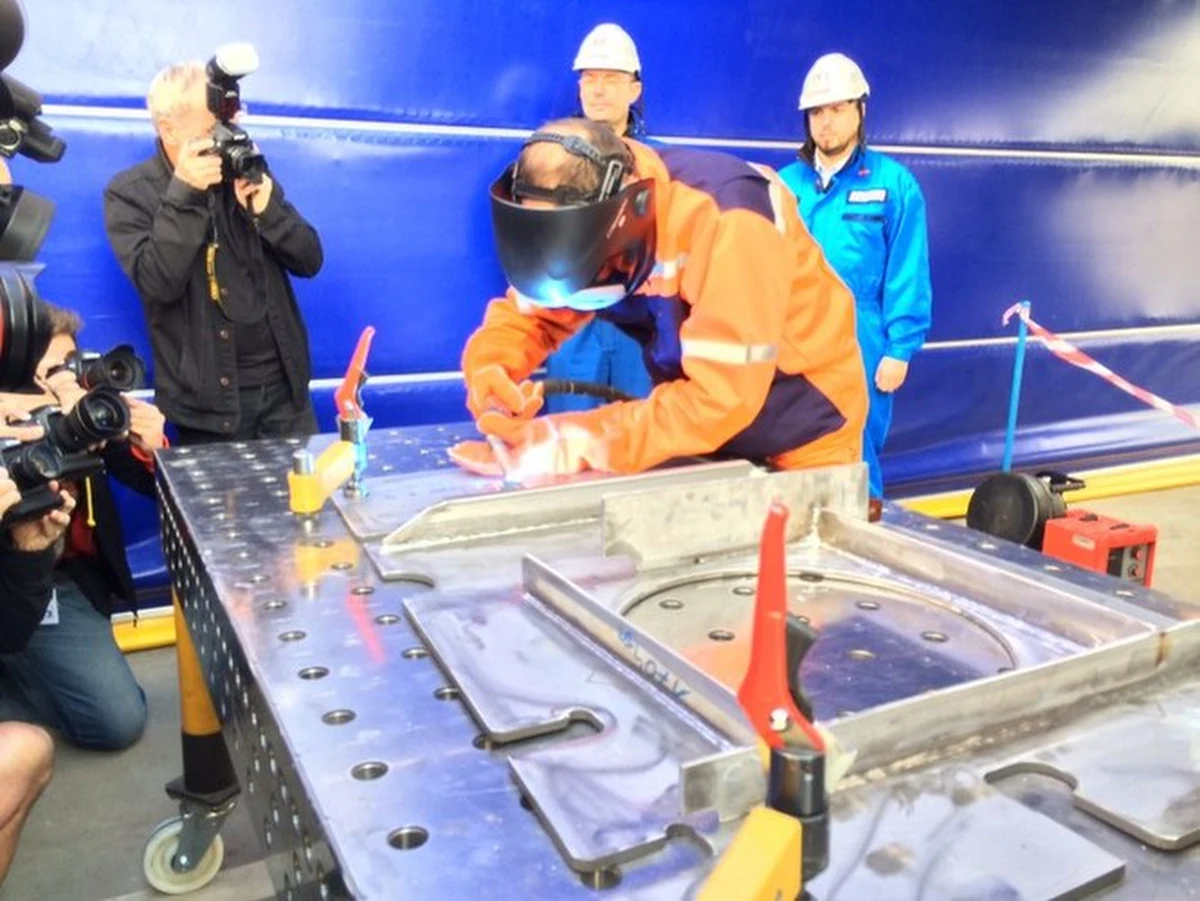 W stoczni Remontowa Shipbuilding w Gdańsku w kluczową fazę wkracza budowa niszczyciela min typu Kormoran II. Będzie to pierwszy od kilkunastu lat nowy okręt, który dostanie Marynarka Wojenna. Do służby ma wejść jesienią 2016 roku. Dziś w stoczni położono pod niszczyciel tzw. stępkę.