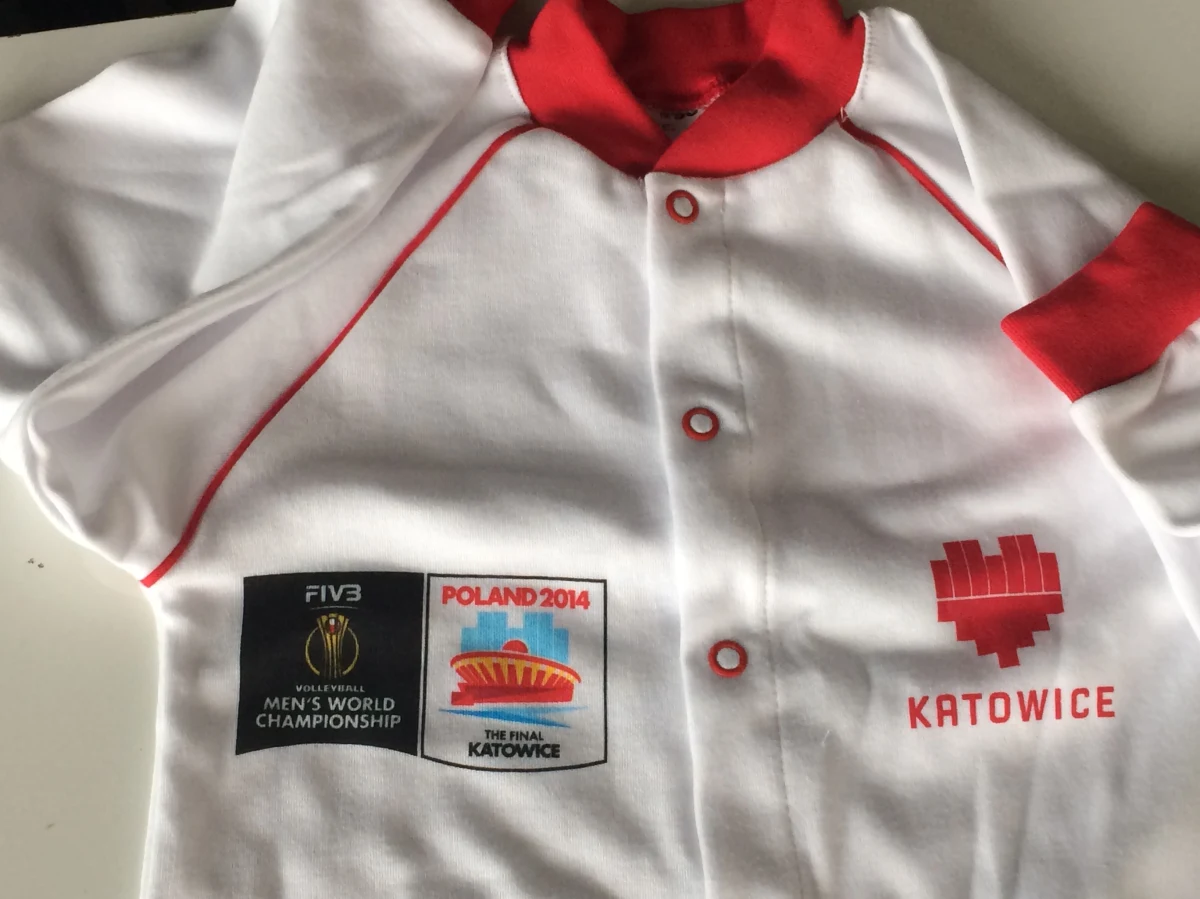 Około pół tysiąca noworodków z  Katowic dostanie od miasta mistrzowskie śpiochy, przypominające sukces polskich siatkarzy. Pierwsze ubranka z logo turnieju w narodowych barwach trafią do maluchów urodzonych właśnie w czasie trwania siatkarskich Mistrzostw Świata w Polsce.