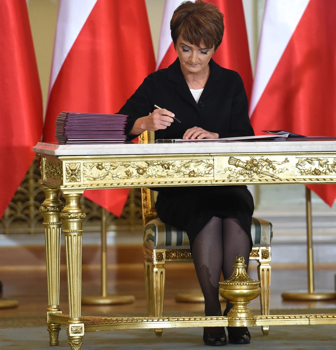 Minister Infrastruktury i Rozwoju Maria Wasiak po odejściu z zarządu PKP S.A. otrzyma potężną odprawę. Jak ustalił dziennikarz RMF FM Tomasz Skory, chodzi o 510 tysięcy złotych. 