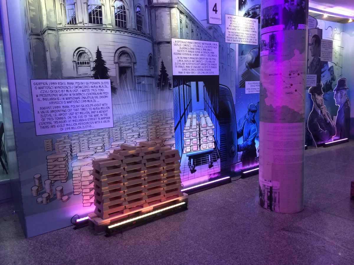 Dramatyczna ucieczka przed Niemcami, wielka francusko-brytyjska bitwa na środku pustyni i bohaterskie zmagania kilkudziesięciu Polaków - a wszystko przez 80 ton przedwojennego polskiego złota, które tuż po wybuchu II wojny światowej polski rząd postanowił ewakuować z Warszawy do Rumunii. Nasz reporter, Grzegorz Kwolek, jeszcze przed otwarciem zwiedził wystawę Narodowego Banku Polskiego i rozmawiał z Ferdynandem Ruszczycem z Centrum Pieniądza NBP.