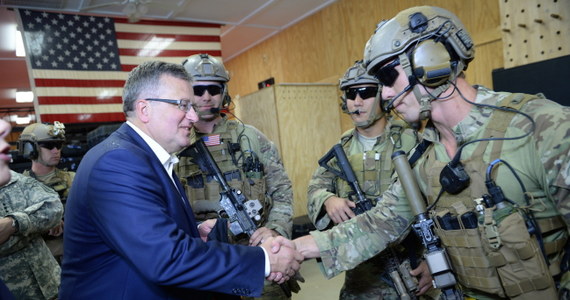 Polska popiera akcję USA o charakterze militarnym w Syrii – deklaruje prezydent Bronisław Komorowski. Zapewnił jednak, że jest to poparcie polityczne i nie będą tam wysyłani polscy żołnierze