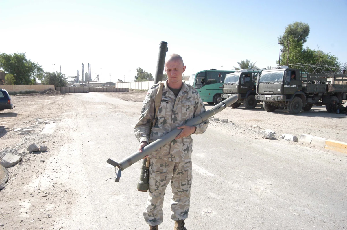 Minister Obrony Narodowej zarządził kontrolę w resorcie i Agencji Mienia Wojskowego, która sprzedała ponad 150 ręcznych wyrzutni rakiet "Strzała" prywatnej firmie. Sprawą zajmuje się też prokuratura. Tomasz Siemoniak twierdzi jednak, że przy przetargu dochowano wszelkich, nawet najdrobniejszych procedur.