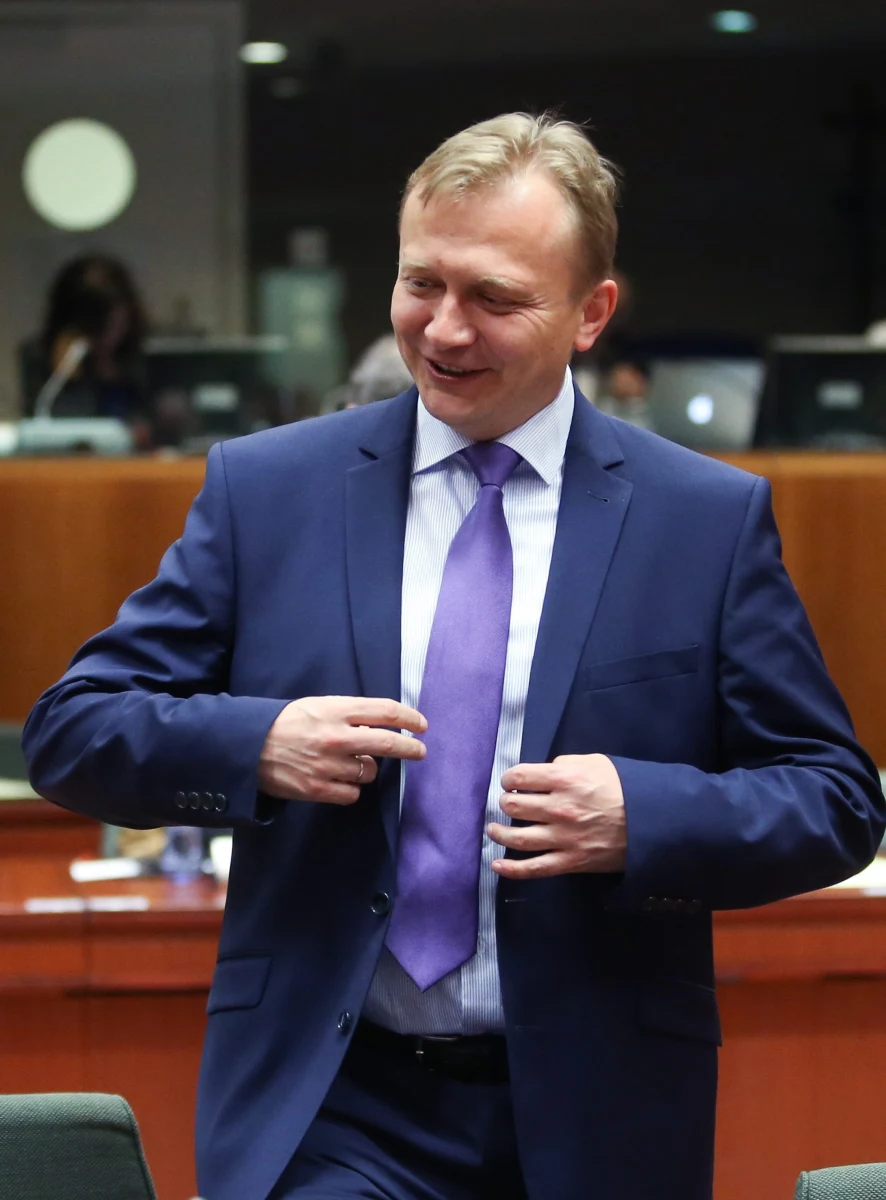 Od października będzie funkcjonował w Brukseli „gabinet przejściowy” nowego przewodniczącego Rady Europejskiej Donalda Tuska – ustaliła dziennikarka RMF FM Katarzyna Szymańska-Borginon. Szefem tej grupy będzie sekretarz stanu ds. europejskich Piotr Serafin, typowany na przyszłego szefa gabinetu Donalda Tuska. 