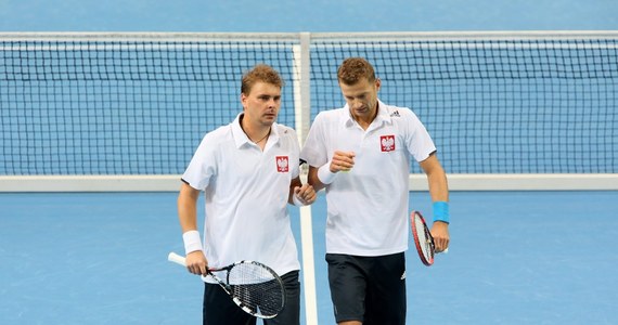 Tenisiści Marcin Matkowski i Mariusz Fyrstenberg zajęli piąte miejsce w zorganizowanych dla debli przez organizację ATP zawodach w... słownych kalamburach. Wygrali liderzy światowego rankingu amerykańscy bracia Bob i Mike Bryanowie.