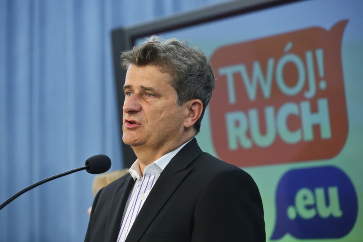 Poseł Twojego Ruchu Armand Ryfiński zrezygnował z członkostwa w klubie i partii. Według niego rezygnację złożyło w sumie 14 posłów dotychczas zasiadających z ławach poselskich TR. Poseł Michał Kabaciński twierdzi z kolei, że jest to 13 osób. Szeregi TR opuścił m.in. wiceszef klubu Artur Dębski.