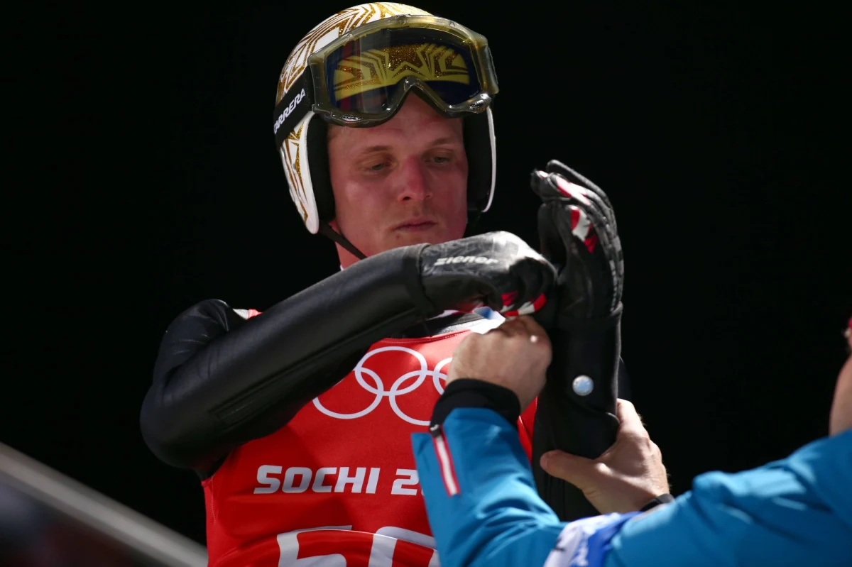 Trzykrotny mistrz olimpijski i ośmiokrotny mistrz świata w skokach narciarskich - Thomas Morgenstern - kończy karierę! 27-letni Austriak ogłosił to dziś ze łzami w oczach. "Teraz oddam skok w nowe życie" - powiedział. 