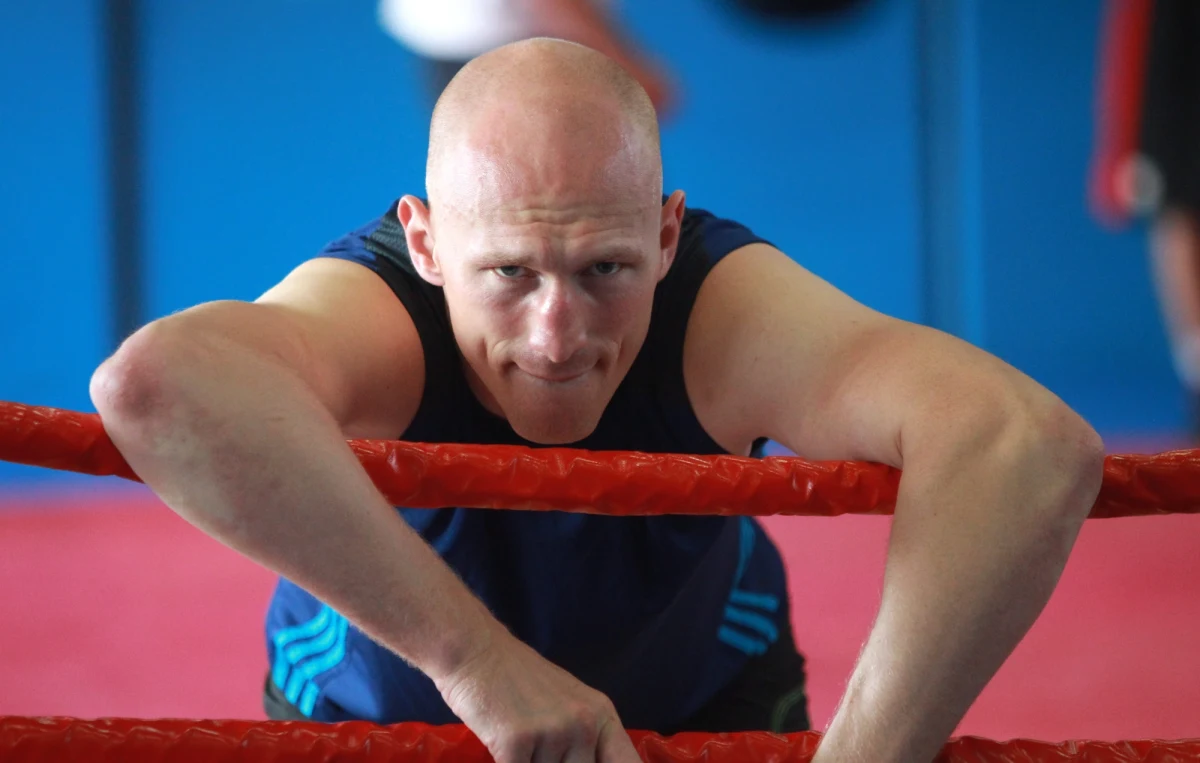 Krzysztof Włodarczyk i Paweł Kołodziej, a także ich rosyjscy przeciwnicy w pojedynkach o mistrzostwo świata, zmieścili się w limicie wagi junior ciężkiej przed sobotnią galą bokserską w Moskwie. Ceremonia ważenia odbyła się w piątek. 