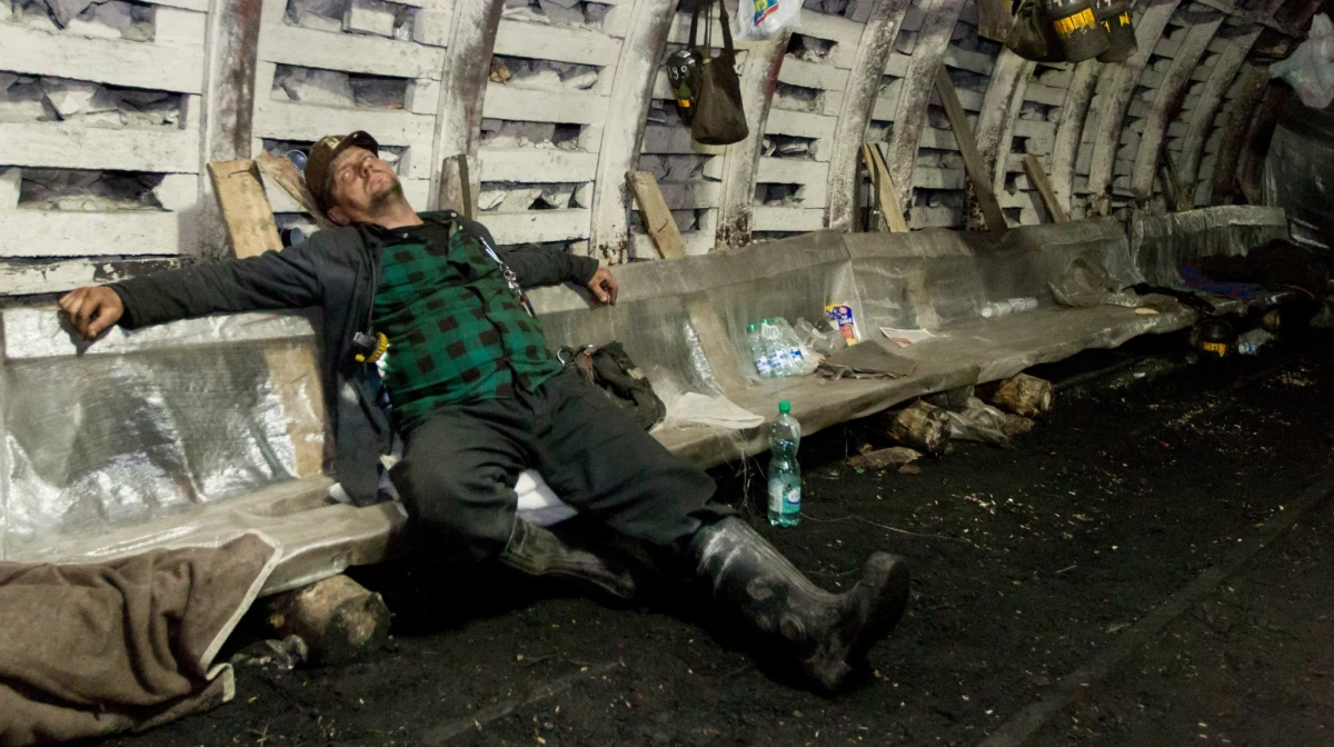 Górnicy z kopalni Kazimierz -Juliusz w Sosnowcu wyjechali na powierzchnię. Przerwali tym samym trwający od środy protest. Jednak jak podkreślają, w każdej chwili gotowi są wrócić pod ziemię. Na razie czekają na wyniki sobotnich rozmów z przedstawicielami m.in. resortu gospodarki. 