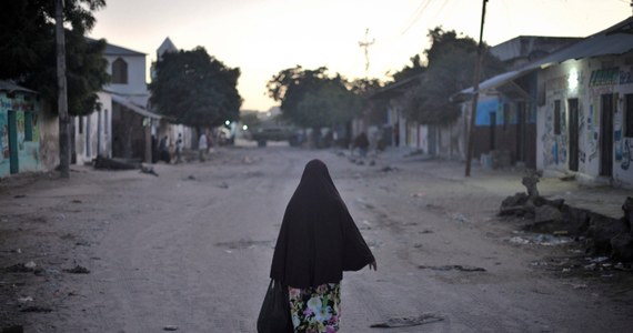 Somalijscy islamiści z ugrupowania Al-Szabab ukamienowali kobietę, skazaną przez ustanowiony przez nich sąd za cudzołóstwo - poinformowali przedstawiciele lokalnych władz i świadkowie. Do egzekucji doszło w mieście Barawa na południu Somalii.