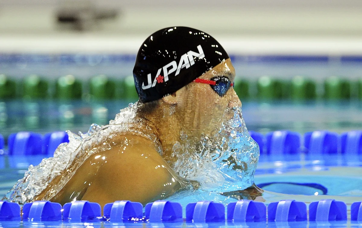 Mistrz świata z 2010 roku w pływaniu Japończyk Naoya Tomita został wyrzucony z odbywających się w południowokoreańskim Incheon 17. Igrzysk Azjatyckich, po tym jak ukradł kamerę miejscowemu dziennikarzowi. Podróż do domu musi opłacić z własnej kieszeni.