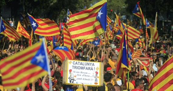 Rząd Hiszpanii kategorycznie nie zgodził się na przeprowadzenie w Katalonii konsultacji dotyczących tego, czy mieszkańcy regionu chcą niepodległości. Dekret w sprawie zorganizowania takiego plebiscytu 9 listopada podpisał wcześniej szef autonomicznych władz katalońskich. "To referendum się nie odbędzie, ponieważ jest antykonstytucyjne" - oznajmiła wicepremier i rzeczniczka rządu Soraya Saenz de Santamaria Anton.