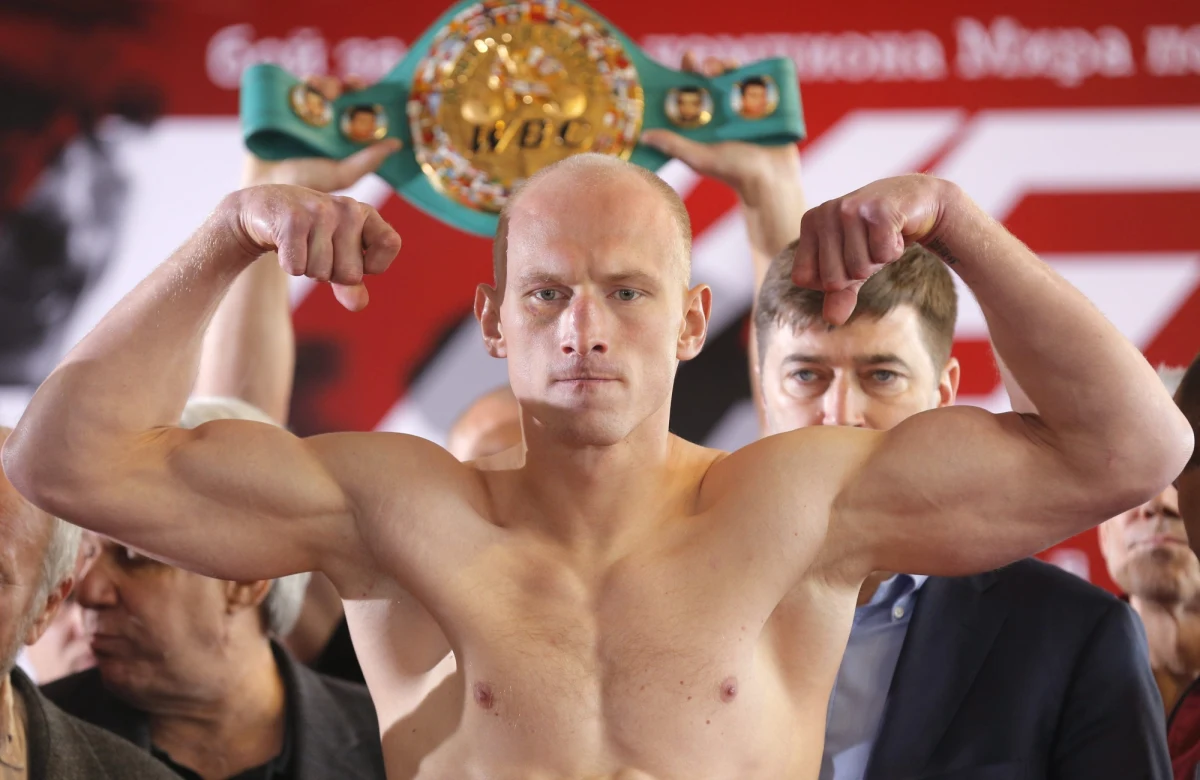 Krzysztof Włodarczyk stracił tytuł bokserskiego mistrza świata WBC w wadze junior ciężkiej. Przegrał w sobotę w Moskwie jednogłośnie na punkty z Rosjaninem Grigorijem Drozdem. Polak był czempionem tej federacji od 2010 roku.