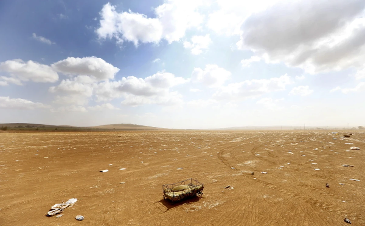 Trzy rafinerie, opanowane przez dżihadystyczną organizację zbrojną Państwo Islamskie (IS) na północy Syrii, zostały zniszczone w nocy w wyniku ataków lotniczych koalicji pod wodzą USA - poinformowało Syryjskie Obserwatorium Praw Człowieka. Czwarta rafineria została uszkodzona.  