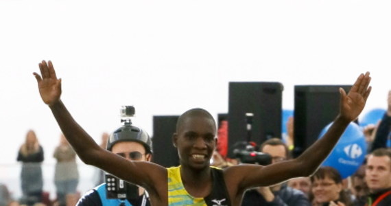 27-letni Kenijczyk Victor Kipchirchir został zwycięzcą 36. PZU Maratonu Warszawskiego z metą na Stadionie Narodowym. Dystans 42 km 195 m pokonał w 2:09.59.  