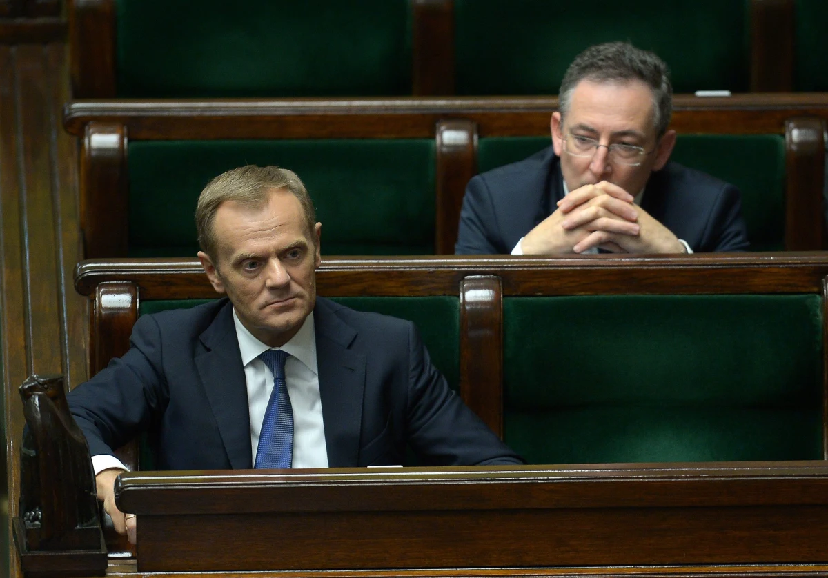 Polskie Inwestycje Rozwojowe, spółka, która miała być kołem zamachowym polskiej gospodarki, zostanie podzielona. Według informacji "Wprost", los Polskich Inwestycji Rozwojowych, sztandarowego przedsięwzięcia rządu Donalda Tuska jest już przesądzony. 