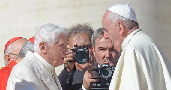 "Przemoc wobec osób starszych jest nieludzka tak samo jak wobec dzieci" – mówi papież Franciszek. Na placu Świętego Piotra spotkał się z kilkudziesięcioma tysiącami seniorów. Był również emerytowany papież Benedykt XVI. 
