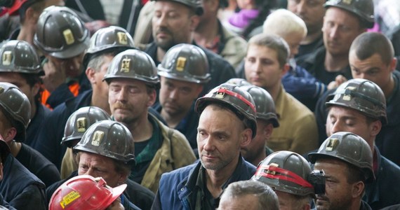 Około dwóch tysięcy górników pojedzie w środę do Warszawy. Taka decyzja w sprawie górniczej demonstracji zapadła w Katowicach. Jak mówi nam szef górniczej Solidarności Jarosław Grzesik, celowo manifestacja nie będzie aż tak liczna, jak wcześniej zapowiadano.