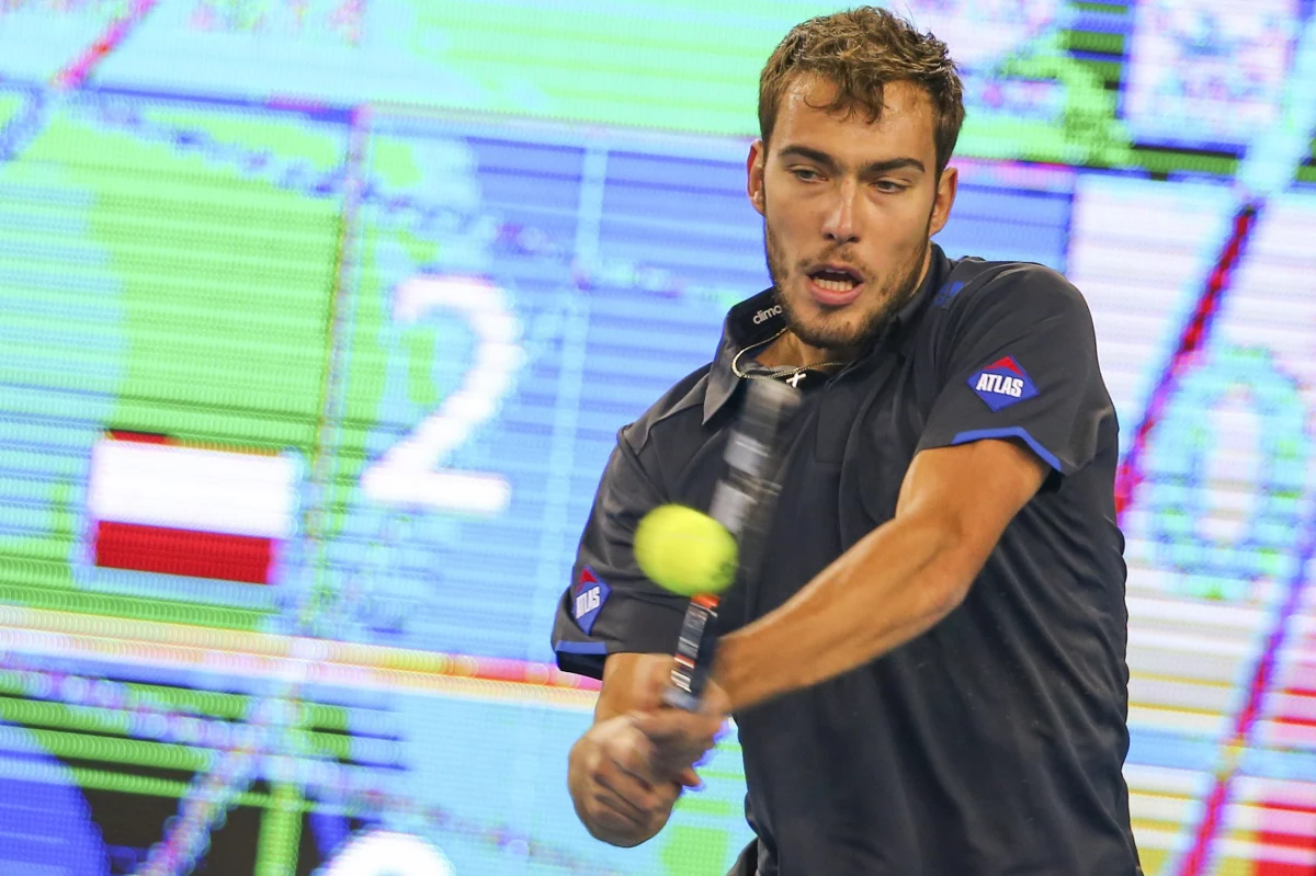 Jerzy Janowicz odpadł z turnieju ATP w Pekinie. Polski tenisista przegrał z mistrzem olimpijskim z Londynu Szkotem Andy Murrayem 7:6 (11-9), 4:6, 2:6 w pierwszej rundzie tej imprezy. 