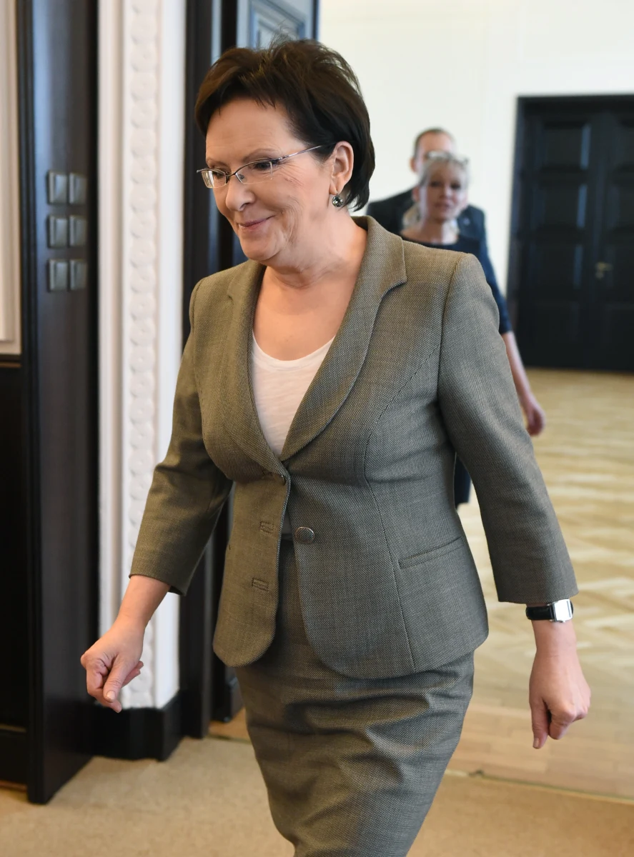 ​Premier Ewa Kopacz wygłosi dziś w Sejmie expose, następnie posłowie będą głosować nad wotum zaufania dla jej rządu. W swoim wystąpieniu Kopacz ma mówić m.in. o bezpieczeństwie Polski i polityce społecznej. Niewykluczone, że wspomni też o debacie ws. wprowadzenia w Polsce euro. 