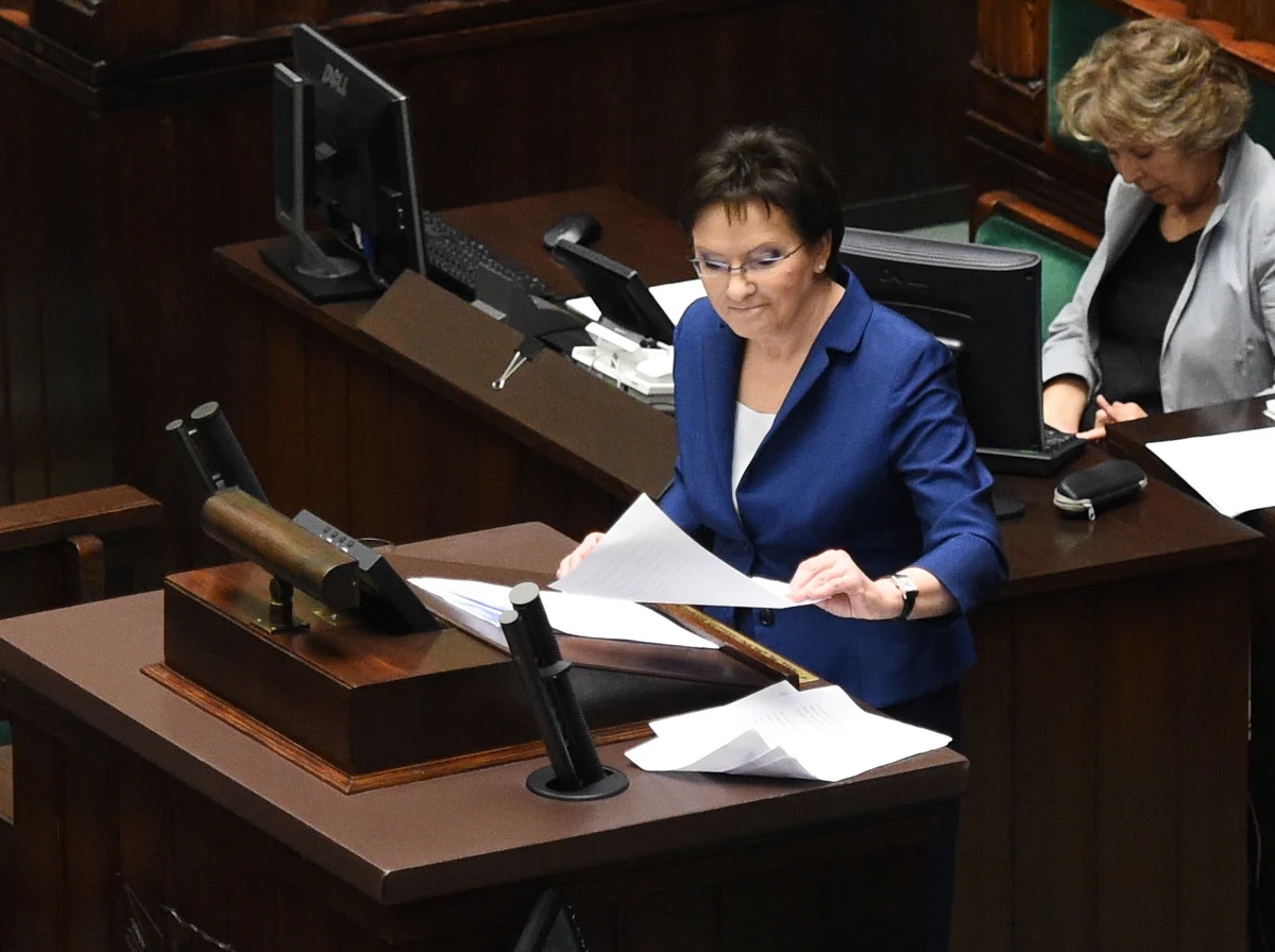 Wszystkie zobowiązania na 2015 r. zostały uwzględnione w projekcie budżetu - to odpowiedź ministra finansów Mateusza Szczurka po expose premier Ewy Kopacz. Szef resortu twierdzi, że są wystarczające środki na realizację zapowiedzi, przedstawionych przez szefową rządu.