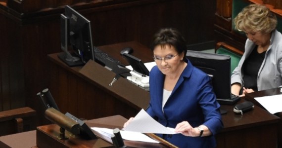 Wszystkie zobowiązania na 2015 r. zostały uwzględnione w projekcie budżetu - to odpowiedź ministra finansów Mateusza Szczurka po expose premier Ewy Kopacz. Szef resortu twierdzi, że są wystarczające środki na realizację zapowiedzi, przedstawionych przez szefową rządu.