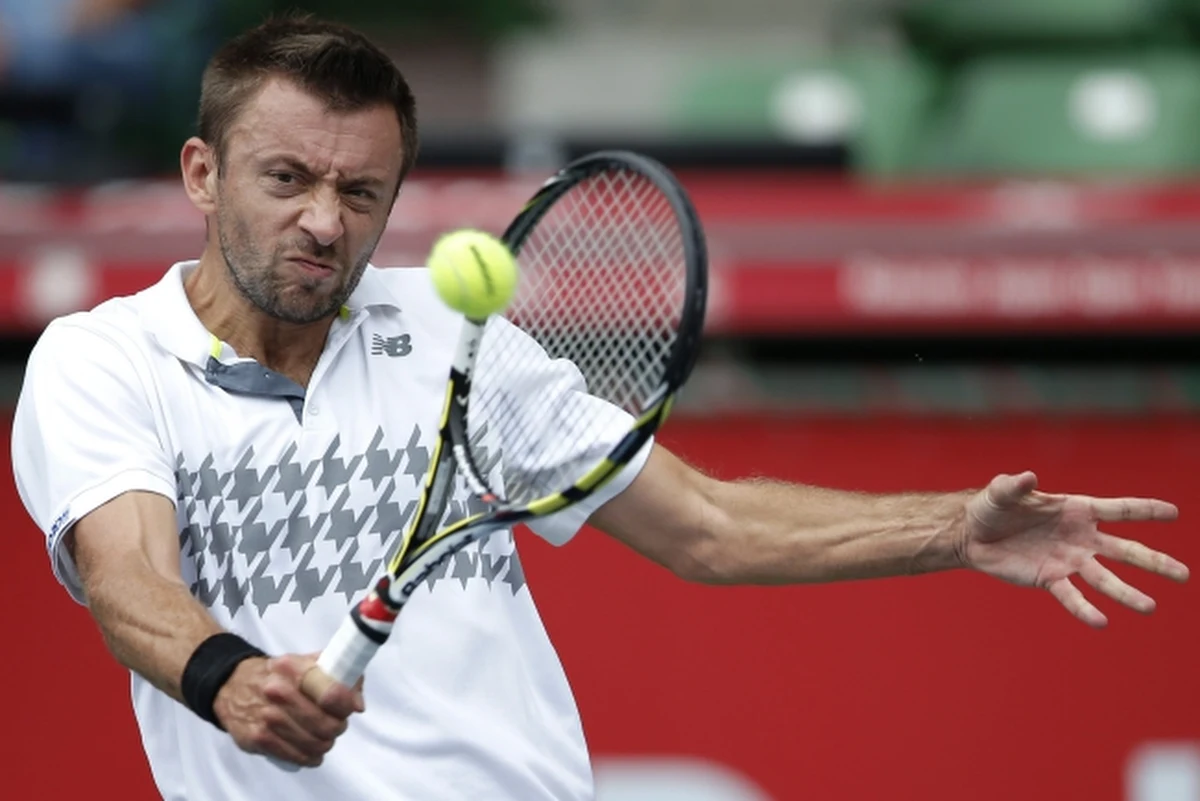 Michał Przysiężny przegrał z reprezentantem Uzbekistanu Denisem Istominem 4:6, 6:7 (5-7) w drugiej rundzie tenisowego turnieju ATP Tour na twardych kortach w Tokio. 30-letni Polak, który zajmuje 142. pozycję w światowym rankingu, w pierwszej rundzie sprawił sporą niespodziankę pokonując w trzech setach rozstawionego z "piątką" Francuza Jo-Wilfrieda Tsongę. Wcześniej jeszcze wygrał dwa spotkania w eliminacjach. 