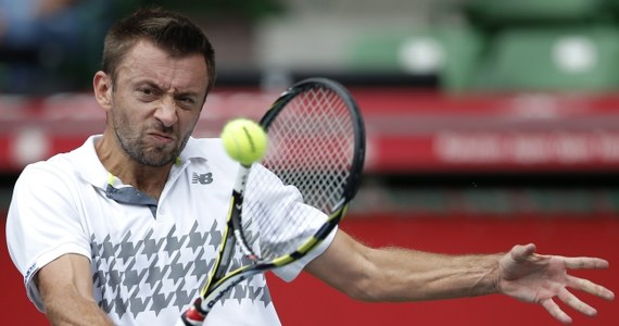 Michał Przysiężny przegrał z reprezentantem Uzbekistanu Denisem Istominem 4:6, 6:7 (5-7) w drugiej rundzie tenisowego turnieju ATP Tour na twardych kortach w Tokio. 30-letni Polak, który zajmuje 142. pozycję w światowym rankingu, w pierwszej rundzie sprawił sporą niespodziankę pokonując w trzech setach rozstawionego z "piątką" Francuza Jo-Wilfrieda Tsongę. Wcześniej jeszcze wygrał dwa spotkania w eliminacjach. 