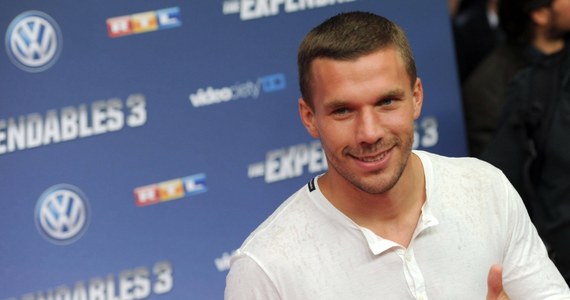 Lukas Podolski zastanawia się nad odejściem z Arsenalu Londyn przed upływem kontraktu. Urodzonemu w Polsce reprezentantowi Niemiec nie podoba się, że w zespole jest tylko rezerwowym. Piłkarz chce grać w każdym meczu.  