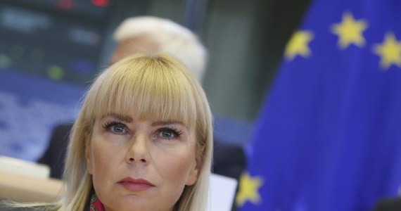 Eurodeputowani chcą wymóc na nowym szefie Komisji Europejskiej, żeby odebrał Elżbiecie Bieńkowskiej sprawy związane z farmaceutykami. Miałby je przekazać komisarzowi ds. zdrowia – dowiedziała się brukselska korespondentka RMF FM Katarzyna Szymańska-Borginion.