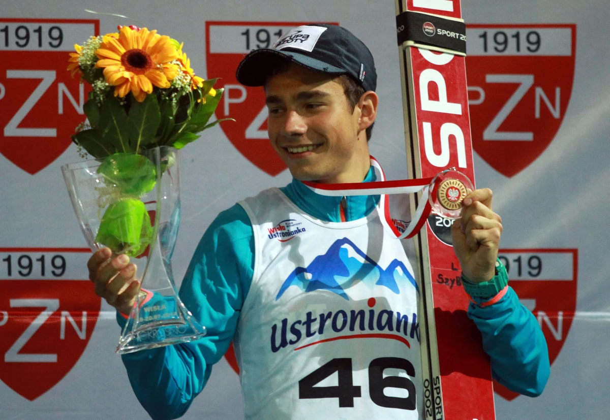 Jakub Wolny miał groźnie wyglądający wypadek podczas kwalifikacji do sobotniego konkursu Letniej Grand Prix w skokach narciarskich w niemieckim Klingenthal. Mistrz świata juniorów został zabrany karetką do szpitala. Prawdopodobnie ma uszkodzoną łąkotkę w kolanie. 