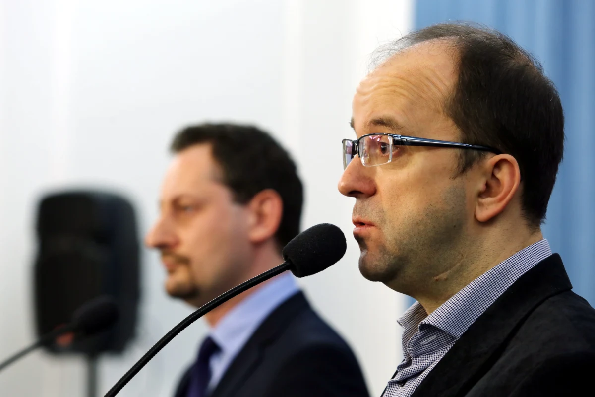 11 byłych posłów Twojego Ruchu założyło koło poselskie Bezpieczeństwo i Gospodarka. "Z założenia będziemy w opozycji, ale głosowanie za propozycjami koalicji PO-PSL będzie się zdarzać" - twierdzi jeden z jego członków, Artur Dębski.