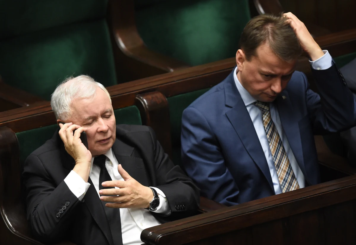 Polska musi rozwijać się szybciej niż obecnie, polska gospodarka musi być innowacyjna, trzeba postawić na polską naukę - oświadczył prezes PiS Jarosław Kaczyński podczas warszawskiej konwencji partii. Odniósł się też do treści expose Ewy Kopacz. "Zapowiedziała cud, polegający na tym, że w ciągu roku zrealizowane zostanie to wszystko, co nie zostało zrealizowane w ciągu siedmiu lat" - mówił.