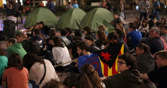 Premier Hiszpanii Mariano Rajoy wezwał Katalończyków, by pozostali razem z resztą Hiszpanii. Wczoraj, mimo decyzji Sądu Konstytucyjnego w Madrycie, premier Katalonii Arturo Mas powołał komisję wyborczą, która przeprowadzi referendum niepodległościowe.