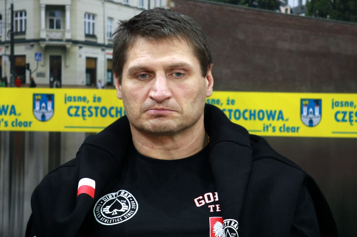 Andrzej Gołota przygotowuje się do zaplanowanej na 25 października pokazowej walki z Danelem Nicholsonem, która ma być jego pożegnaniem z ringiem. "Jeszcze nigdy się nie czułem tak dobrze" - powiedział na spotkaniu z kibicami we Wrocławiu.