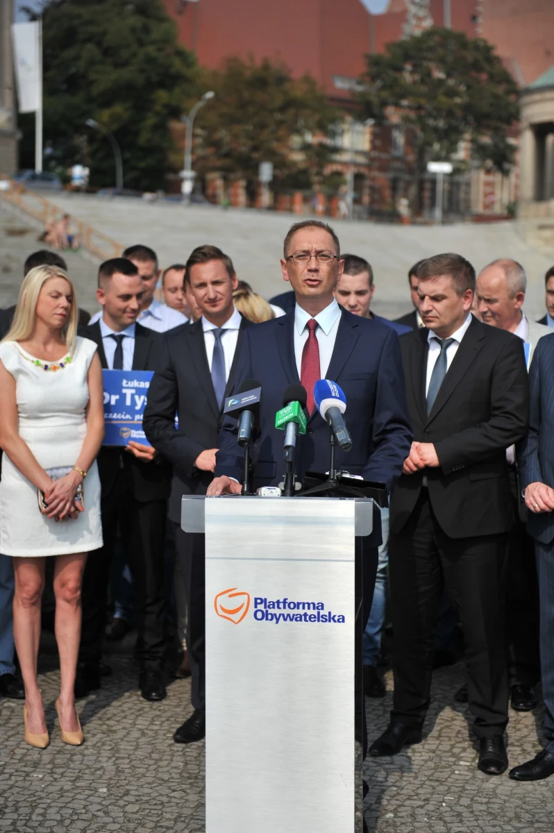 Udogodnienia dla młodych przedsiębiorców, więcej miejsc pracy, becikowe dla rodziców - to wszystko obiecuje kandydat PO na prezydenta Szczecina Łukasz Tyszler. Te zmiany mają doprowadzić miasto do szybkiego rozwoju gospodarczego - zapowiedział Tyszler.