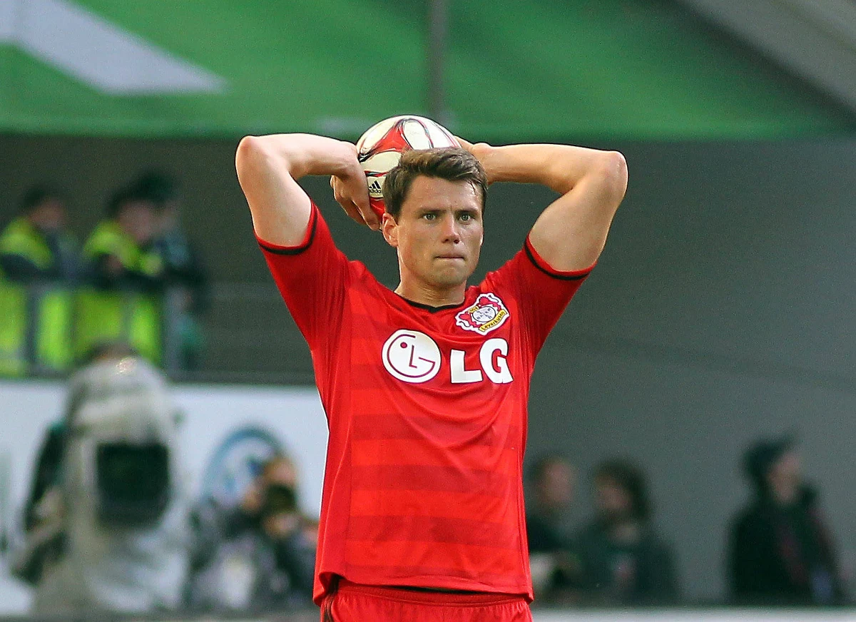 Sebastian Boenisch nie przyjedzie na zgrupowanie piłkarskiej reprezentacji Polski i nie zagra w meczach eliminacji mistrzostw Europy z Niemcami (11.10) i Szkocją (14.10). Powodem jego nieobecności jest poważna kontuzja.