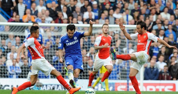Prowadzący w tabeli angielskiej ekstraklasy piłkarze Chelsea Londyn wygrali w derbach z Arsenalem 2:0 w siódmej kolejce. Wojciecha Szczęsnego pokonali Belg Eden Hazard (z rzutu karnego) i Hiszpan Diego Costa. To pierwsza ligowa porażka "Kanonierów" w sezonie.