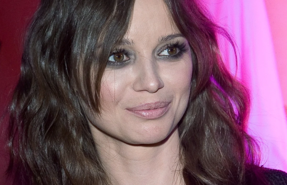 "To była bardzo utalentowana dziewczyna, mimo że nie kończyła żadnej szkoły teatralnej. Z naszych rozmów wiem, że zmierzała poważnie w kierunku tego zawodu i marzyła o teatrze" - mówi w rozmowie z RMF FM aktor Krzysztof Kowalewski, wspominając Annę Przybylską. "Ona była niezwykle otwarta, radosna" - podkreśla. 