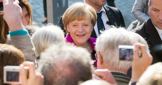 Po przegranych wyborach i odejściu w 1998 roku ze stanowiska kanclerza Niemiec Helmut Kohl w rozmowie z dziennikarzem telewizji WDR nie szczędził swoim partyjnym kolegom krytycznych uwag.  "Nie ma zielonego pojęcia" - mówił o przyszłej kanclerz Angeli Merkel. 