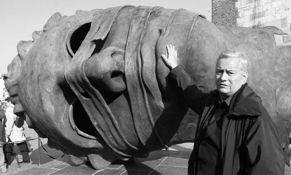 W Paryżu zmarł wybitny rzeźbiarz Igor Mitoraj - podała w poniedziałek włoska agencja Ansa, powołując się na informacje z Pietrasanta w Toskanii. Światowej sławy artysta miał tam pracownię.