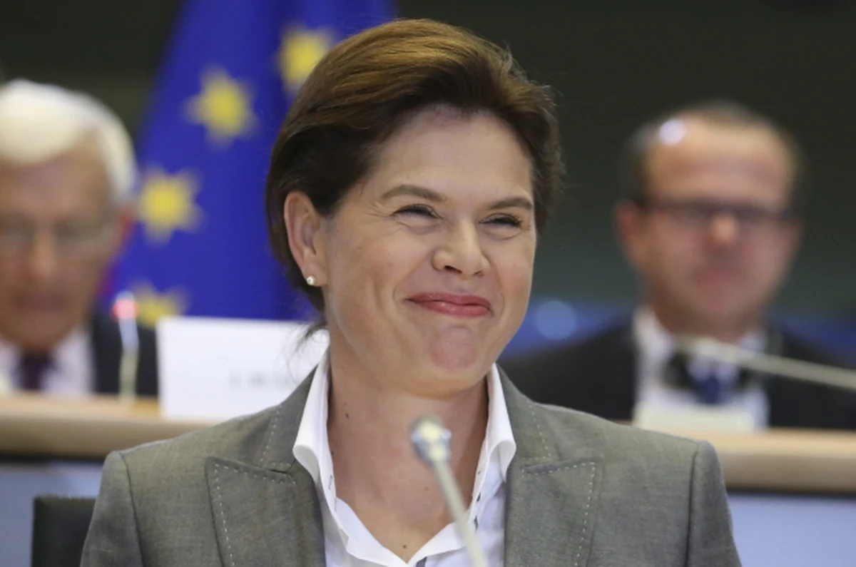 Eurodeputowani zakończyli przesłuchanie słoweńskiej kandydatki na komisarza ds. unii energetycznej, Alenki Bratusek. Jak donosi nasza brukselska korespondentka, to największa do tej pory kompromitacja kandydata na stanowisko w Komisji Europejskiej. Niektórzy posłowie wychodzili w trakcie przesłuchania, bo nie mogli znieść bełkotliwych wypowiedzi kandydatki. 