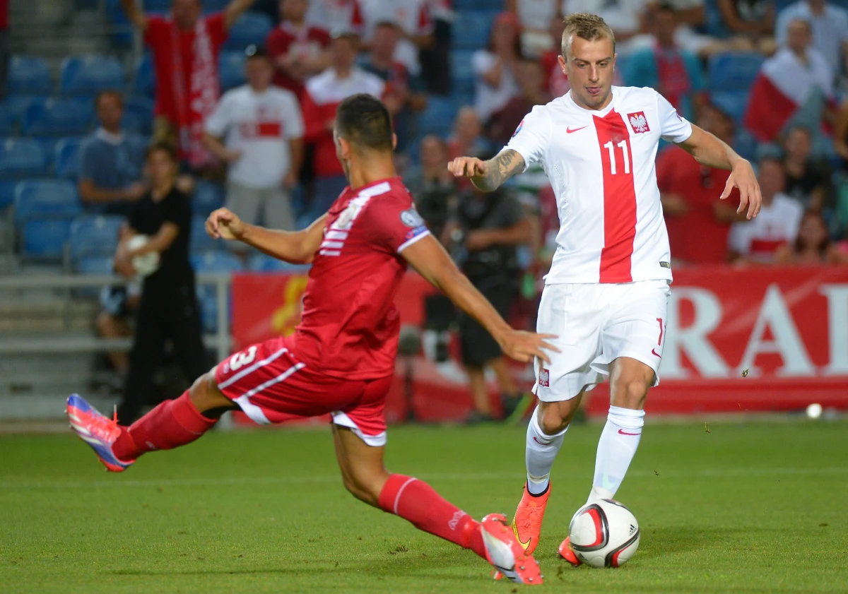 Piłkarz reprezentacji Polski i Stade Rennes, Kamil Grosicki uważa, że biało-czerwonych stać na historyczne zwycięstwo z Niemcami w sobotnim meczu eliminacyjnym Euro 2016. "To może być dla nas przełomowe spotkanie" - uważa skrzydłowy.