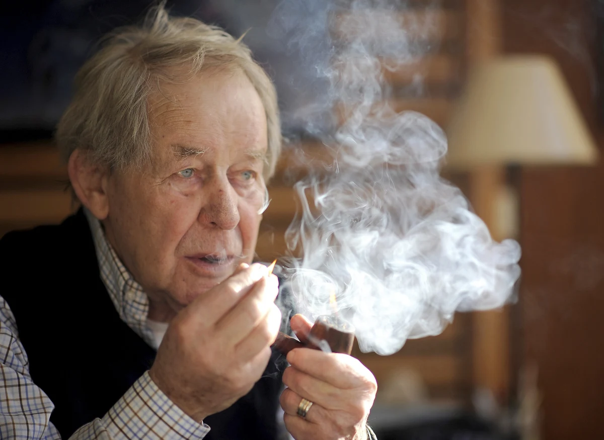 Niemiecki pisarz Siegfried Lenz zmarł w wieku 88 lat - podała agencja dpa, powołując się na wydawnictwo Hoffmann und Campe. Pochodzący z Ełku na Mazurach autor angażował się na rzecz pojednania z Polską.  