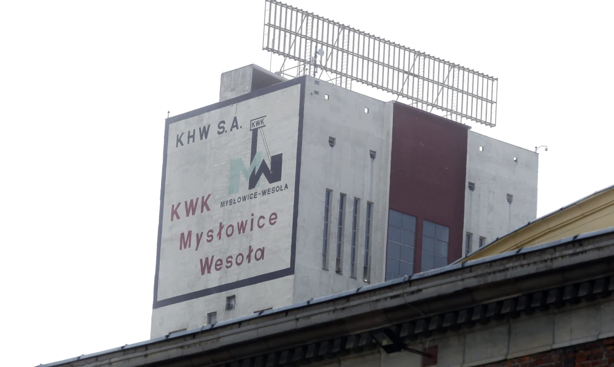 "Atmosfera w rejonie katastrofy w kopalni Mysłowice-Wesoła jest wybuchowa i niezdatna do oddychania. Poszukiwany górnik mógł jednak schować się w znajdującym się tam lutniociągu, który doprowadza świeże powietrze" - poinformował we wtorek WUG na konferencji prasowej.
