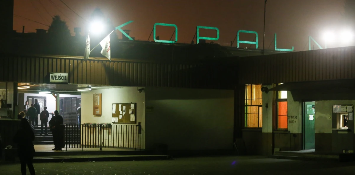 Pracujący w kopalni Mysłowice-Wesoła co najmniej do środowego poranka będą prowadzić działania, które mają im pozwolić na dotarcie do zaginionego górnika. Mężczyzna był w rejonie poniedziałkowego wypadku – w kopalni zapalił się wtedy metan. 