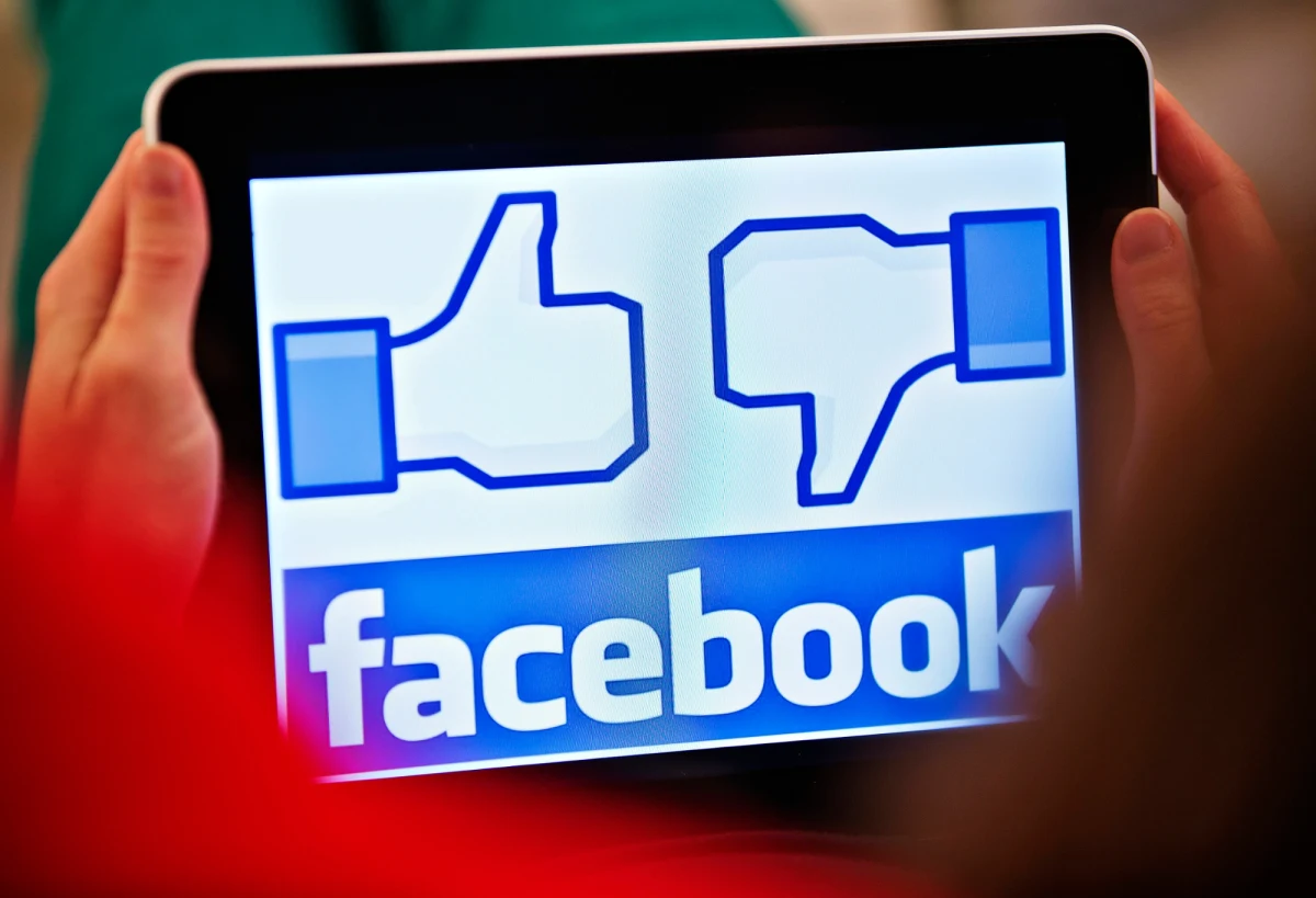 Nawet do 14 lat więzienia grozi za publikowanie w internecie pornograficznych zdjęć byłego partnera lub partnerki. To nowe zalecenia brytyjskiej prokuratury. Wymiar sprawiedliwości uznał takie mściwe zachowanie, do którego dochodzi po zakończeniu związku, za przestępstwo.  