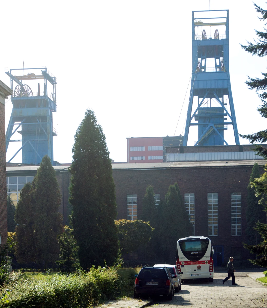 Pogarsza się stan zdrowia dwóch górników z siedmiu najciężej poparzonych w wypadku w kopalni Mysłowice-Wesoła. To pacjenci Centrum Leczenia Oparzeń w Siemianowicach Śląskich. O godzinie 11:10 zjechali ratownicy górniczy. Mają wznowić poszukiwania zaginionego 42-letniego górnika. 